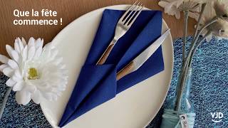 TUTO  Pliage de serviette bleue en losange 2 couverts [upl. by Rebel710]