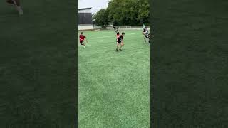 Un footballeur pro vs 20 enfants [upl. by Plumbo]