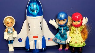 Space explorers  Elsa amp Anna toddlers amp Chelsea fly to the moon  Barbie  spaceship [upl. by Josefa]