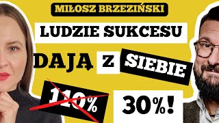 DLACZEGO JEDNI ODNOSZĄ SUKCES I ZARABIAJĄ WIĘCEJ  MIŁOSZ BRZEZIŃSKI [upl. by Airdnoed]