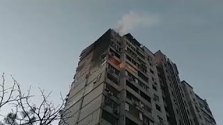 Kiev incendio causato dai resti di un missile abbattutoi [upl. by Noral]