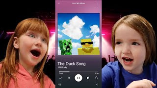 THE DUCK DANCE Niko Song Neighborhood Design Challenge in Minecraft with Adley DO the DUCK DANCE [upl. by Eibur318]