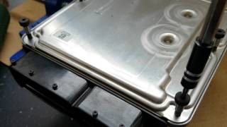 How to easily quickly and safely open an Engine ECU ECM Guide  Bosch EDC16 EDC17 [upl. by Floria949]