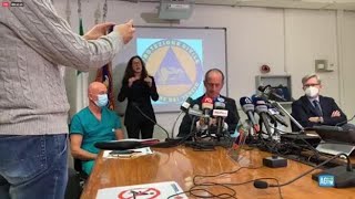 Zaia prova in diretta il tampone faidate in sperimentazione in Veneto «È negativo» [upl. by Lustig836]