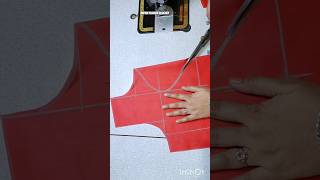 Blouse ki back design ki cutting ✨✂️✂️youtubeshorts cuttingskills trending [upl. by Hagar]