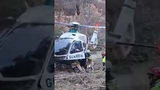 Momento doloroso en el que se recupera el cadáver de una persona desaparecida en Letúr Albacete [upl. by Nyladnar]