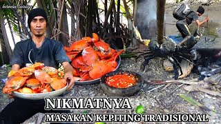 menombak kepiting hasilnya langsung di masak dan makan di alam [upl. by Godspeed]