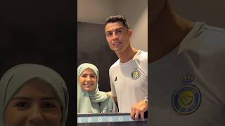 Cristiano Ronaldo received a gift from Fan ❤  هدیه یک هوادار به کریستیانو رونالدو [upl. by Ahsaya]