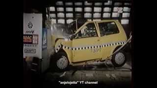 Fiat Cinquecento  Renault Twingo  test zderzeniowy 1993r crash test [upl. by Opiak]