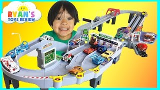 Tomica Toll Gate ETC Drive with Disney Cars and Hot Wheels Toys [upl. by Genaro]