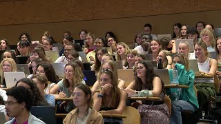 Université  retour en amphi pour les étudiants à Poitiers [upl. by Anerres]