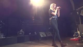 Louane  Je vole  Hamburg 18022016 [upl. by Belford]