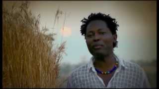 Lokua Kanza Le Bonheur Clip Officiel [upl. by Acinnod]