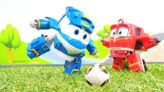 Oyuncak robot trenler futbol oynuyorlar Erkek çocuklar için [upl. by Aneekat]