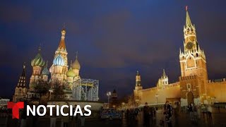 El efecto quotdevastadorquot de las nuevas sanciones contra Rusia  Noticias Telemundo [upl. by Ragouzis]