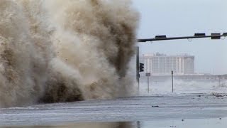 Hurricane Ike Galveston Texas footage  Giant waves and massive storm surge floods the town [upl. by Oicneserc]