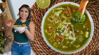 You Need to try this SOPITA DE POLLO CON FIDEO VERDE  Cooking Con Claudia [upl. by Meensat]