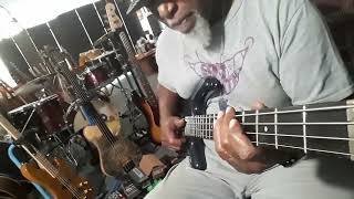 Ed Motta Lustres e Pingentes Bass Cover Spector Q4 Pro Bass [upl. by Nwahsyt547]