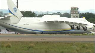 Aeronave russa maior avião do mundo pousa em São Paulo [upl. by Sheree153]