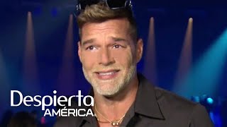 Ricky Martin tiene solo una misión en Premios Juventud junto a Paloma Mami [upl. by Yentruok931]