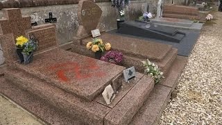 Profanation de 43 tombes dans un cimetière dans lOise [upl. by Ydderf]