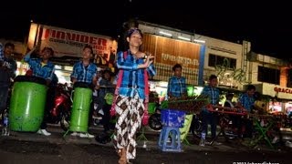 ANGKLUNG MALIOBORO [upl. by Marquita133]