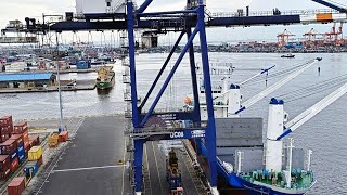 Inside a Container Ship How Do They Load and Unload Cargo  Quay Crane Operation [upl. by Horst]