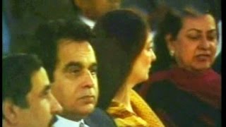 TALAT MAHMOOD sings in presence of DILIP KUMAR quotKaun Kehta Haiquot [upl. by Dayle311]