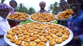 VILLAGE DONUT  Tamil Traditional Snacks Ulunthu Vadai  Cooking Crispy Medu Vada Recipe [upl. by Favianus]