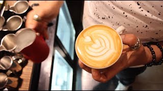 Latte art nasıl yapılır Bölüm 2 Onur Reyhan Federal Coffee Ankara [upl. by Netsyrk984]