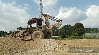 Backhoe king tolak tanah yg berlonggoklonggok [upl. by Elston]