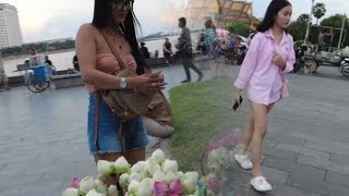 The Cambodian holiday season has begun The streets are bustling [upl. by Oiraved]