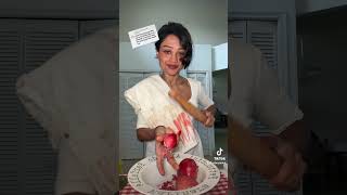 Easy pomegranate hack fruitcutting fruithacks pomogranate eatwholefoods eatclean [upl. by Wandy812]