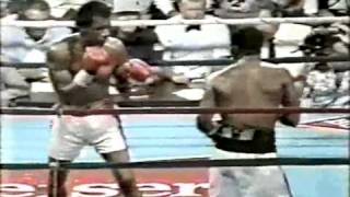 Aaron Pryor vs Bobby Joe Young  Pryors only loss [upl. by Fulbright225]