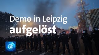 CoronaProteste in Leipzig Zusammenstöße nach quotQuerdenkenquotDemo [upl. by Enomed]