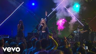 Sabrina Carpenter  Thumbs Live on the Honda Stage at the iHeartRadio Theater LA [upl. by Lynus]