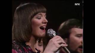 Swingle II The Swingle Singers  Glenn Miller Medley  Live in Norway 1978 [upl. by Tynan968]