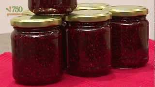 Confiture de framboise  750g [upl. by Nosnehpets]