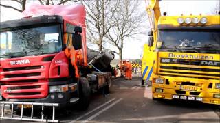 Vrachtwagen gekanteld op N381 bij Donkerbroek [upl. by Attayek]