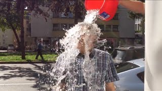 Wie Fische laufen lernen ALS Ice Bucket Challenge amp Superhelden selbst gemacht  Clixoom Top 5 News [upl. by Marleen543]