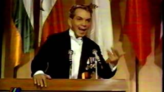 Discurso memorable de Cantinflas en quotSu Excelenciaquot MEGA 2000 [upl. by Anrol]