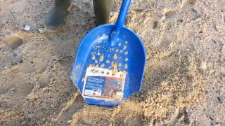 Testing My Plastic Metal Detecting Sand Shovel Scoop Sieve At Great Yarmouth Beach UK [upl. by Ahsap]