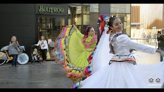 Mariachis y Folklore Mexicanos invaden Milán [upl. by Diane-Marie929]