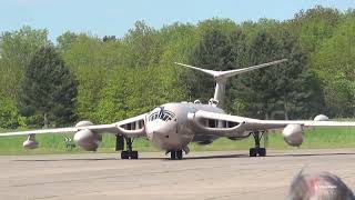 🇬🇧 British Victor VBomber Jet Sounding Great During High Speed Run [upl. by Oilcareh]