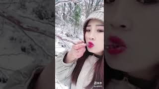 Icicles Eating In Snow 🤤🤤😋😋❄❄ realsnoweating snoweating winter satisfyingcrunch [upl. by Warfield]