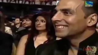 Shahrukh Saif Ali Khan And Akshay kumar FUNNY moments in filmfare awards [upl. by Ladnek859]