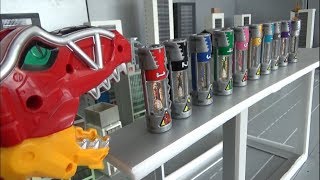 Power Rangers Dino Charge 10 batteries in the dinosaur mouth Toys 파워레인저 다이노포스 공룡 입속 10개 다이노셀 장난감 [upl. by Anilak]