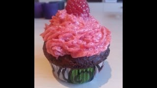 Vegane HimbeerSchokoCupcakes [upl. by Gerius331]