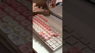 Removing keycaps from my mechanical keyboard keycaps removekeycaps asmr keyboard [upl. by Jerrilyn]