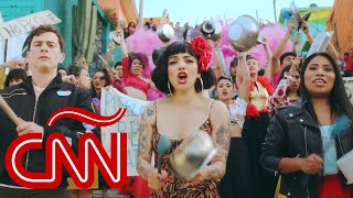 Mon Laferte Guaynaa y Yalitza Aparicio lideran cacerolazo en video de â€œPlata Ta TÃ¡â€ [upl. by Barncard]